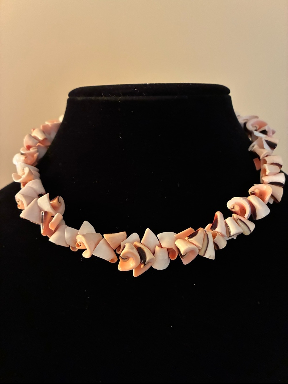 Source Unknown Peach and Ivory Spiral Shell Choker Necklace